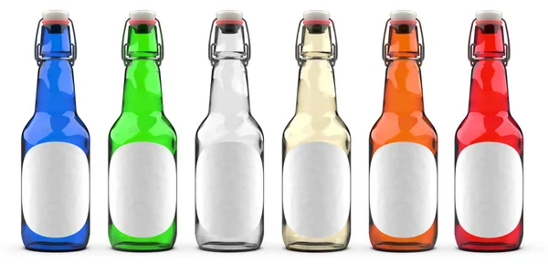 Bierflasche mit leerem Etikett nebeneinander. — Stockfoto