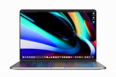 Cracow, Polonya - 24 Şubat 2020: Macbook Pro Apple dizüstü bilgisayarının Mac için yeni sürümü.