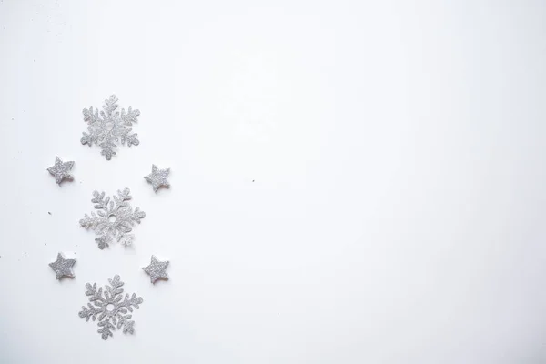 Різдвяна Рамка Зробила Срібні Зірки Білому Тлі Зимова Концепція Плоский — стокове фото