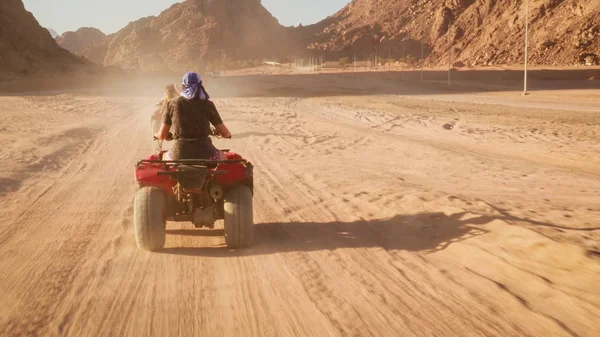 Четырехдневный велопробег по пустыне возле Шарм-эль-Шейха, Египет — стоковое фото