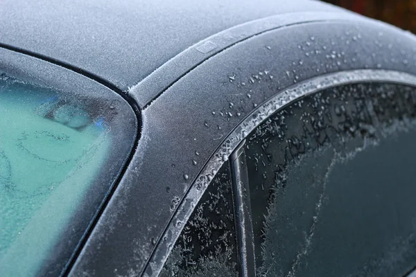 Frost on the car. Details of the car. Getting the sun and frost. — Stock Photo, Image