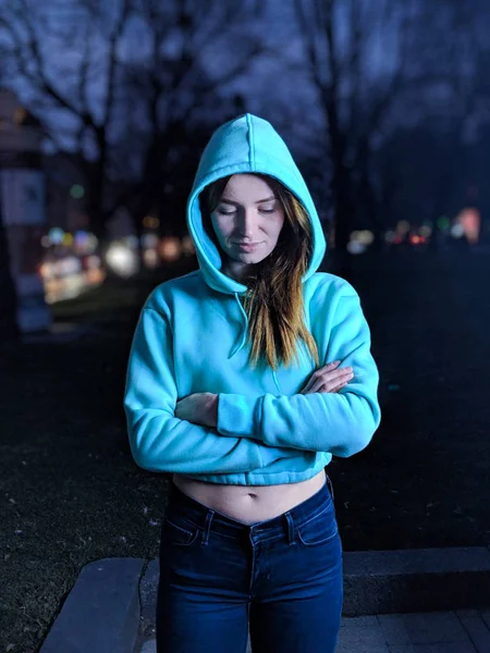 Girl in mint crop top. Stylish streetwear for teens. Shooting ne — 스톡 사진