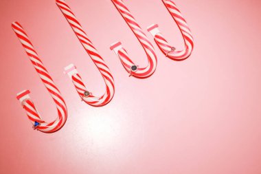 Şeker için zili çal. Düz Lei. Instagram içeriği. Mücevher markası. Valen