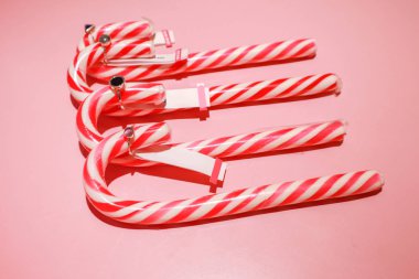 Şeker için zili çal. Düz Lei. Instagram içeriği. Mücevher markası. Valen