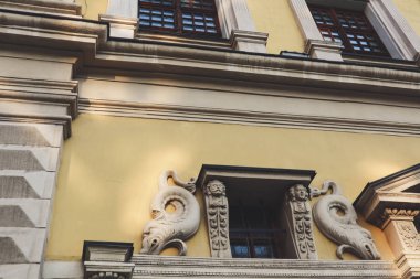 Lviv 'in eski sokakları. Avusturya mimarisi. Şehir detayları. Şey...