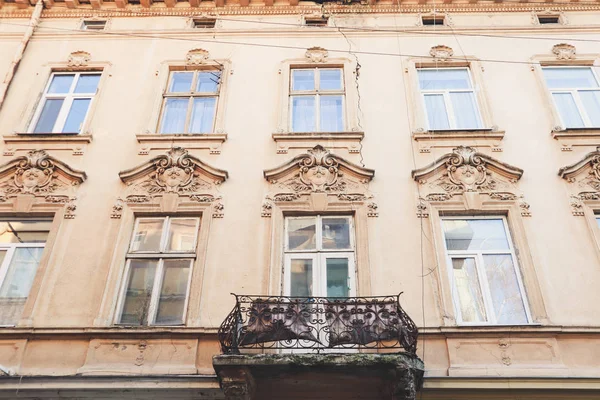 Old streets of Lviv. Austrian architecture. City details. The at — Stock Photo, Image