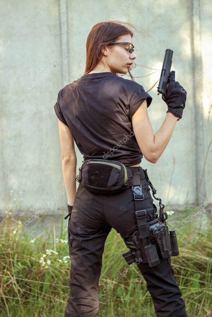 Fotos de Chica Con Ropa Táctica Con Arma Mujer Militar Camiseta
