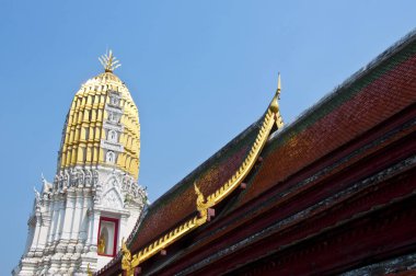 Tay pagoda ve Tapınağı çatı