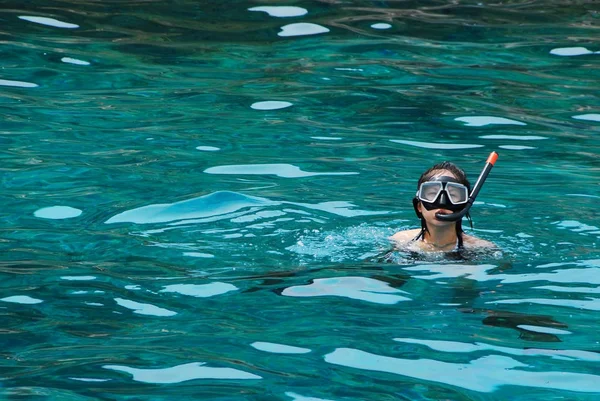 Young woman snorkeling : close up — Stock Photo, Image