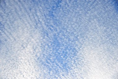 bulutlu gökyüzü mavi arka plan