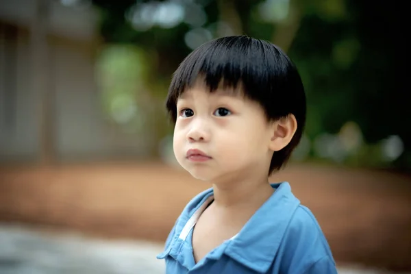 Αξιολάτρευτο μικρό αγόρι: closeup πορτρέτο — Φωτογραφία Αρχείου