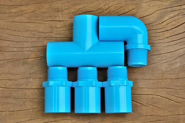 Sıhhi tesisat parçaları bir araya