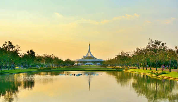 Schöner öffentlicher park suan luang r.9 in bangkok thailand, — Stockfoto