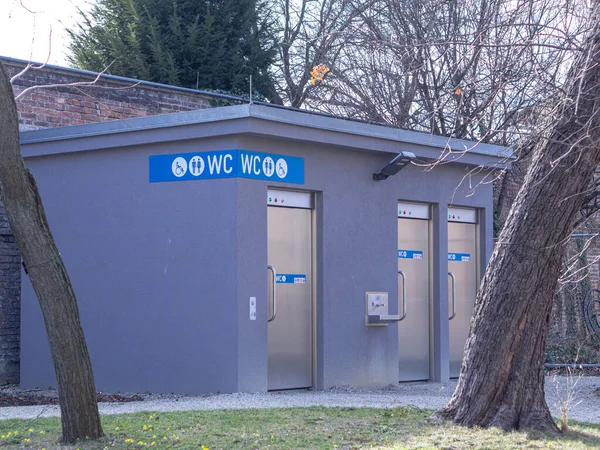 Blick Auf Die Öffentliche Toilette Wiener Stadtpark Stockfoto