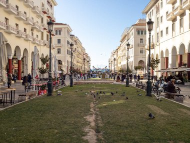 Selanik 'teki gezinti güvertesine geçiş.