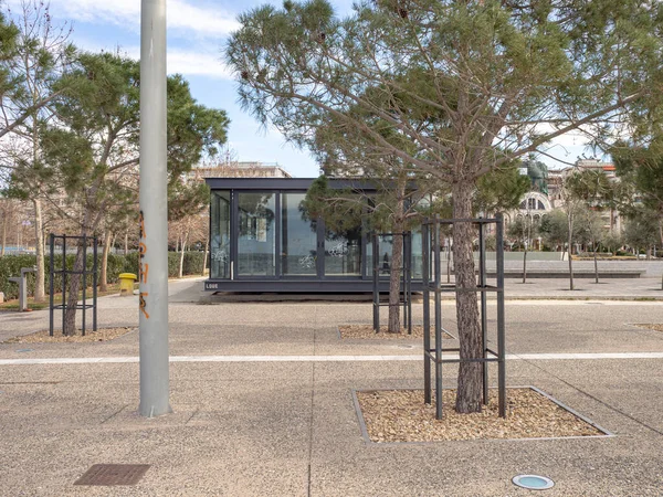 Blick Auf Geschlossene Cafés Der Promenade Von Thessaloniki lizenzfreie Stockbilder