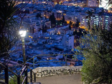 Parkın tepesinden Atina 'ya akşam manzarası.