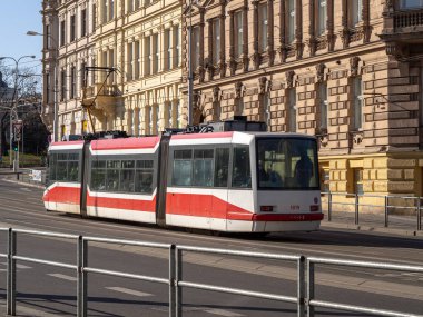 Brno caddesindeki tramvayın görüntüsü.