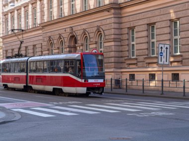 Brno caddesindeki tramvayın görüntüsü.