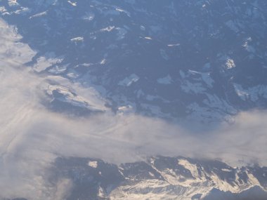 Bir uçaktan Brno dağlarının manzarası.