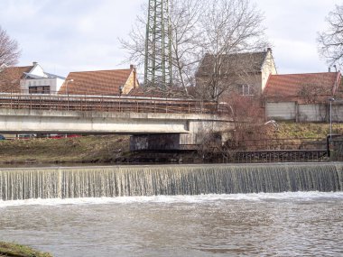 Brno sanayi bölgesindeki nehir manzarası.