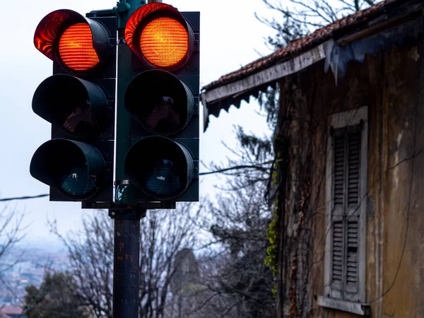 Kilátás Közlekedési Lámpa Utcán Város Bergamo — Stock Fotó