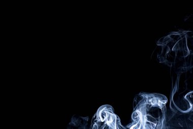 dumanı siyah arkaplanda