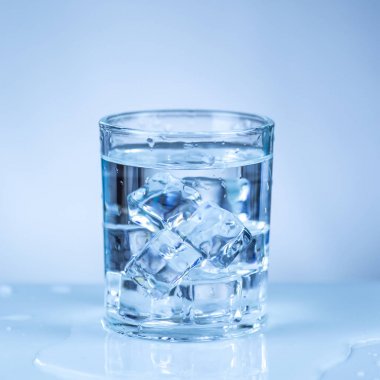 Ice cube bardak su