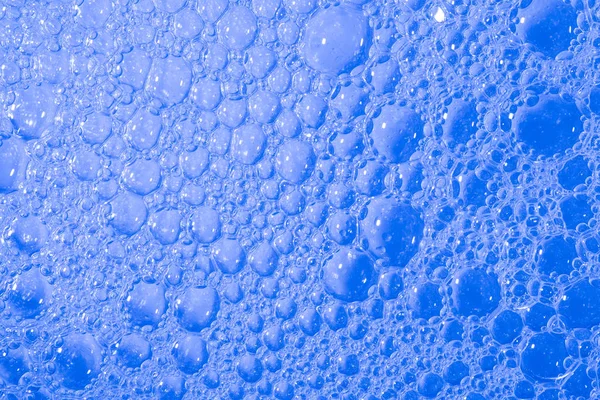 Fundo azul com bolhas de sabão — Fotografia de Stock