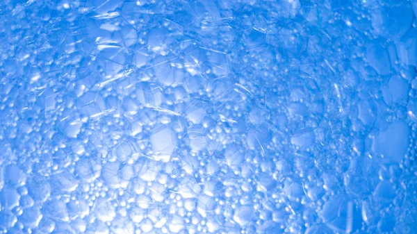 Fundo azul fresco com bolhas de sabão — Fotografia de Stock