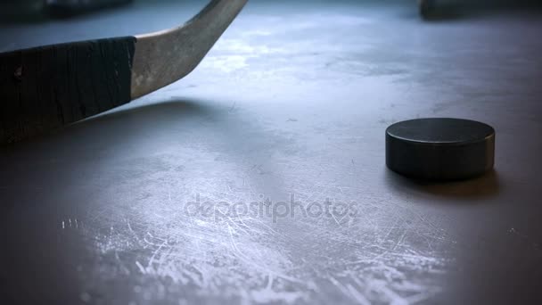 Hokejka bít hokejový puk