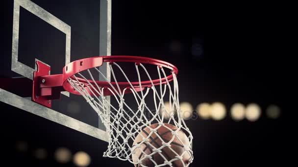 Un lanzamiento en un anillo de baloncesto sobre un hermoso fondo — Vídeos de Stock