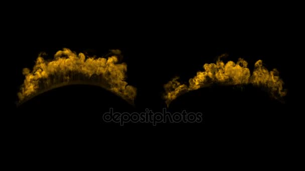 Камера смотрит сверху на то, как желтая взрывная волна рассеивается вокруг, закручивая дым — стоковое видео