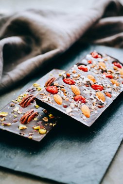 Yararlı çiğ çikolata 