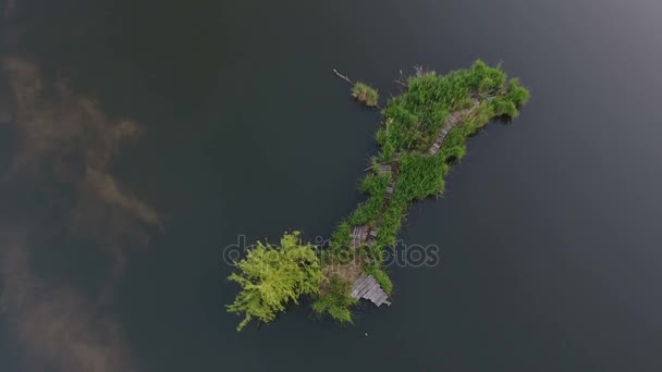 Piccola bellissima isola. Filmati del drone aereo — Video Stock