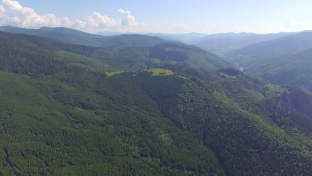 높은 Karpathian 산의 아름 다운 skyview 합성할 조합 — 비디오