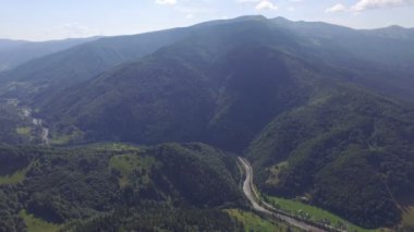 Ukrayna Karpatlar güzel dağlarda. Hava video