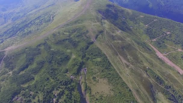 Chaîne de montagnes dans les Carpates. air vidéo — Video