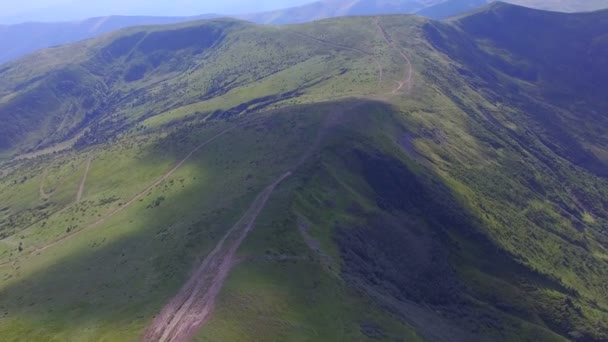 Havadan görünümü dağ silsilesi Ukrayna — Stok video