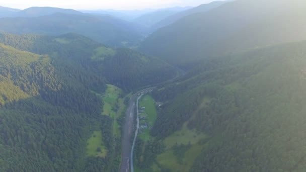 Amanecer en las montañas. vista aérea — Vídeos de Stock