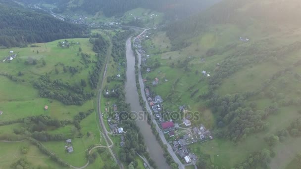 Село в горах на рассвете — стоковое видео