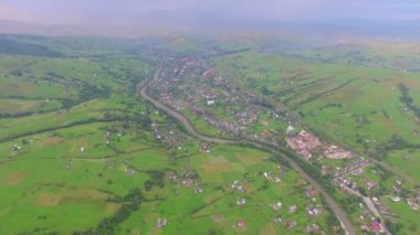 Havadan panoramik görünümü. Nehri Vadisi köyde