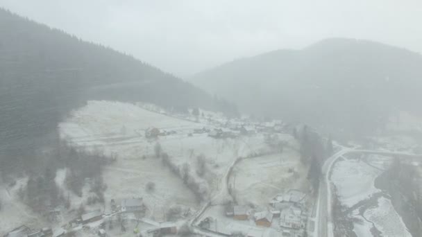 Volando en invierno. Tormenta — Vídeo de stock