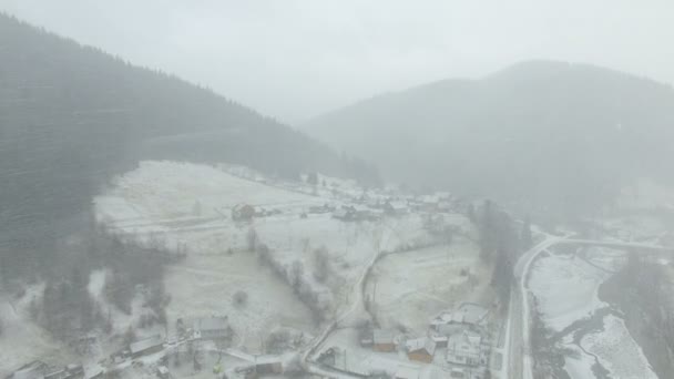 Vliegen Bergen Winter Sneeuwstorm — Stockvideo