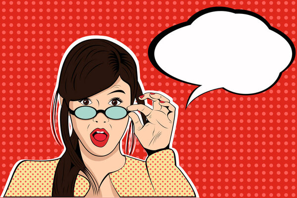 Поп-арт иллюстрация девушки с речевым пузырем