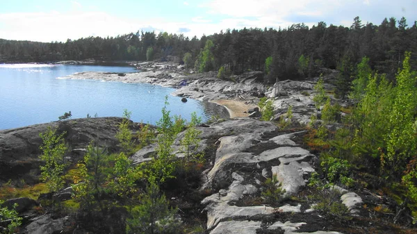 Kayalık sahilleri, Ladoga Gölü — Stok fotoğraf