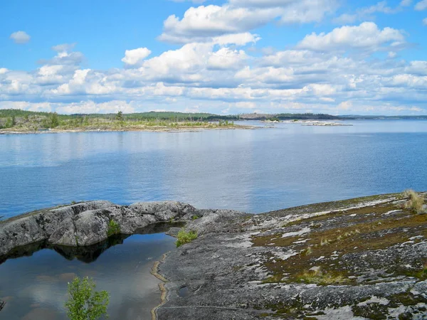 Sziklás partján Ladoga-tó — Stock Fotó