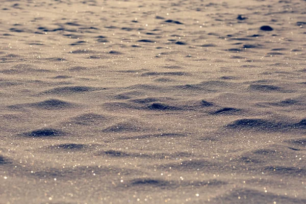 キラキラ光る冬の雪の背景をデフォーカス — ストック写真