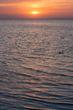 denizde gün batımı