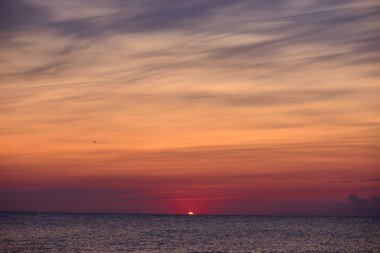 denizde gün batımı